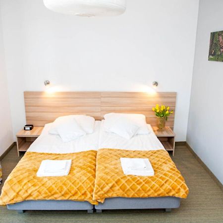 ニエホジェ Gosciniec Ptasi Zaulek Bed & Breakfast エクステリア 写真
