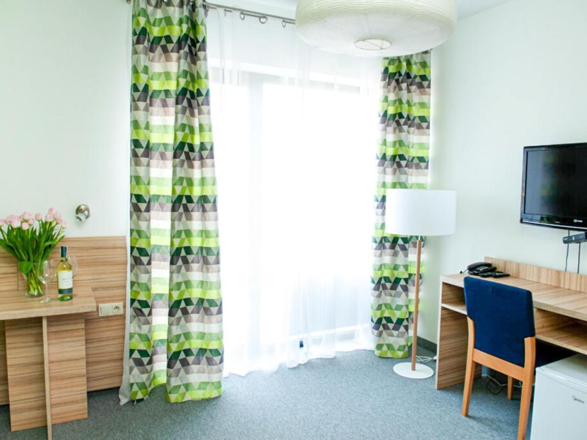 ニエホジェ Gosciniec Ptasi Zaulek Bed & Breakfast エクステリア 写真