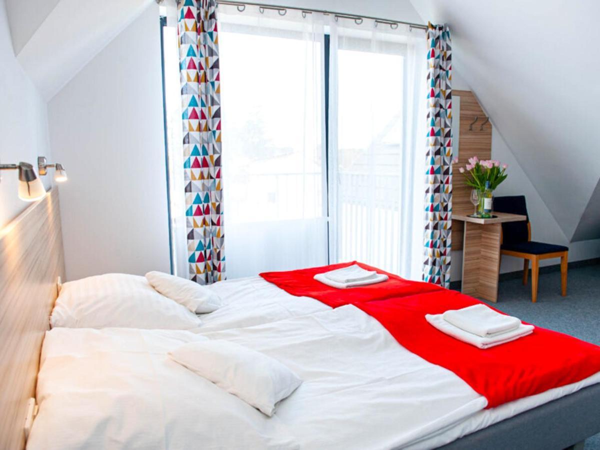 ニエホジェ Gosciniec Ptasi Zaulek Bed & Breakfast エクステリア 写真